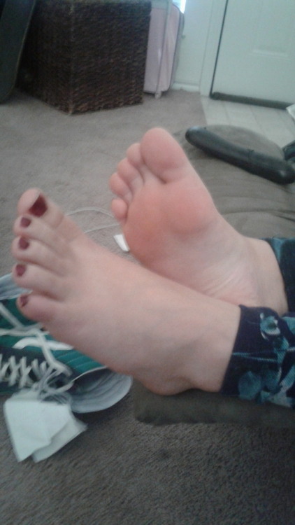 My girlfriends size 10 feet. If you like, let me know so I can take more and post them.