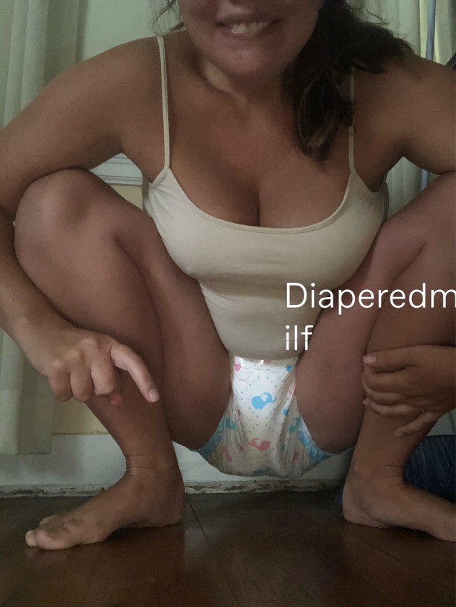 diaperedmilf:Baby girl… what are you doing? 