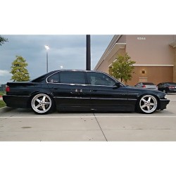 randyyai:  Finally got all my center caps on. #fatcats #fatgatos #bmw #e38 #740il #workwheels #been5months