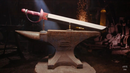 sweetbabyraysgourmetsauces: crewniverse-tweets: Man At Arms made a real Rose Quartz sword! t