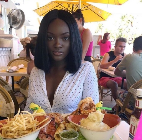 BEHOLD THE UNPARALLELED BEAUTY OF DARK SKIN BLACK WOMEN. YOU'RE WELCOME.