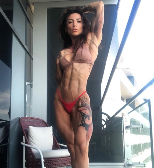 hardbodyplanet:  marguerita vonral