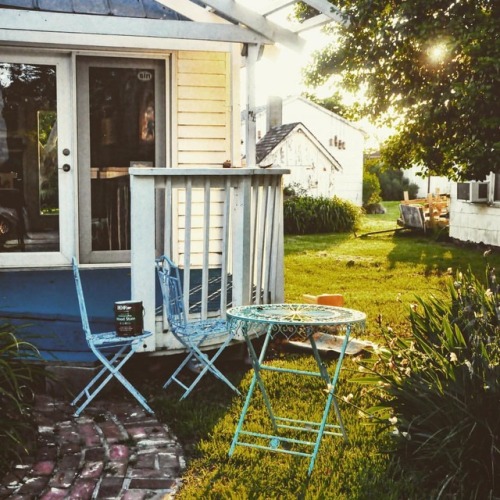 Jemma’s place. 1,000,000 tasks #smithisland #artisthouse #photography #lensflare #goldenhour #smallt