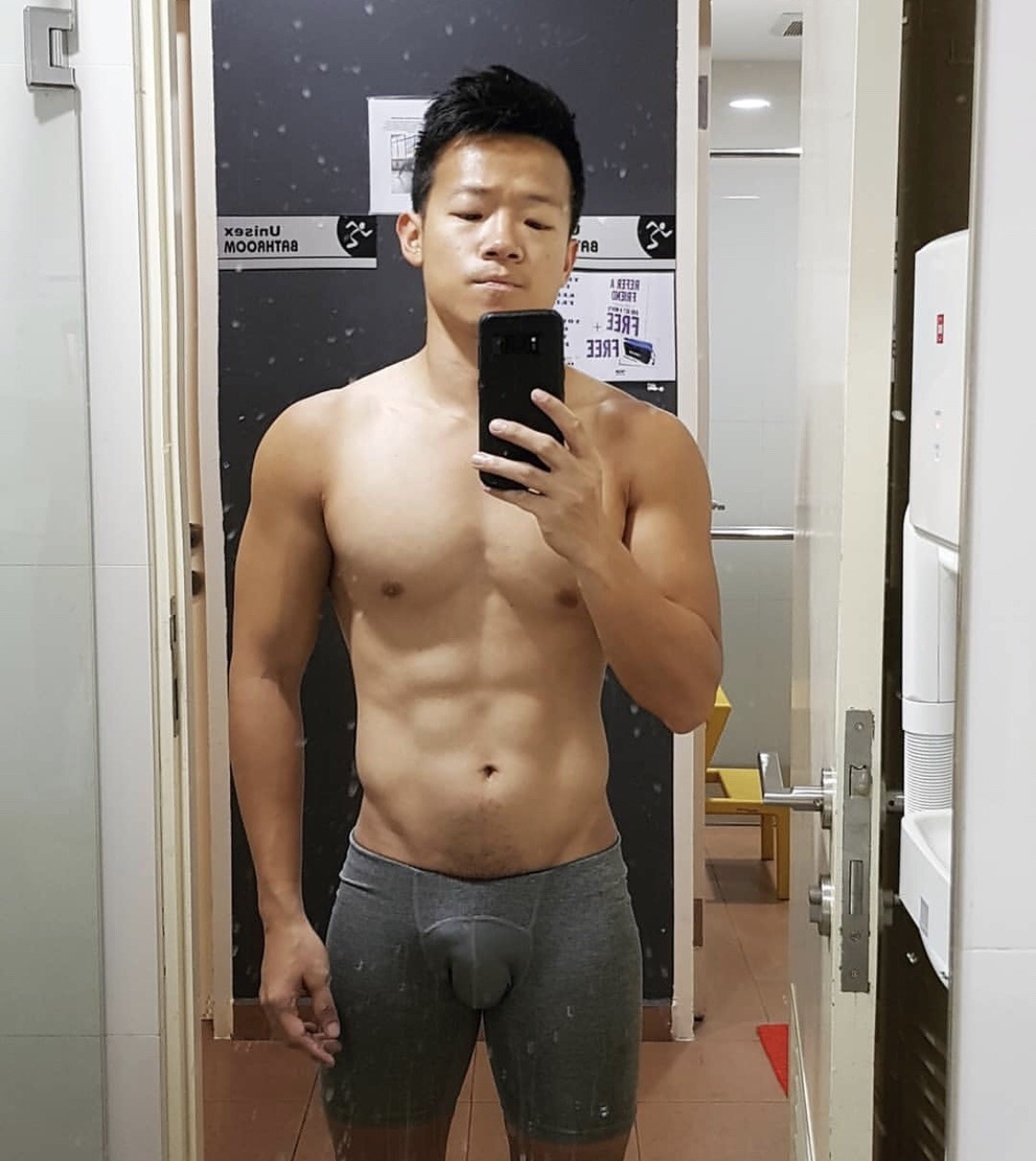 dudesinsg:  This is the only time I find a single eyelid guy cute af.