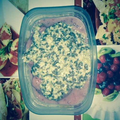 Strawberry banana &ldquo;ice cream&rdquo; topped with overnite oats, flazseed and chia! Yumm