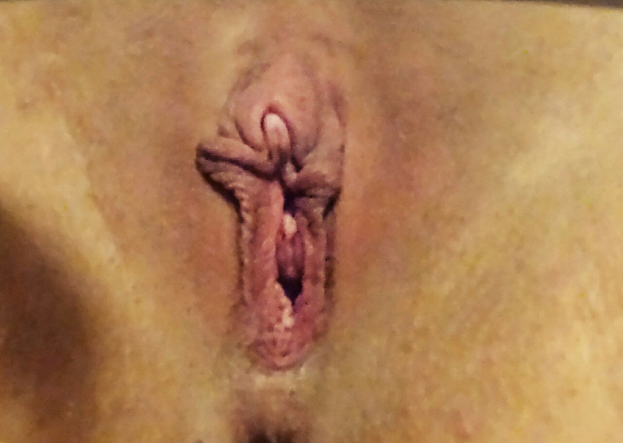 ruinmeforever:  Hello again, tumblr! I’m back once more with my cunt being bigger