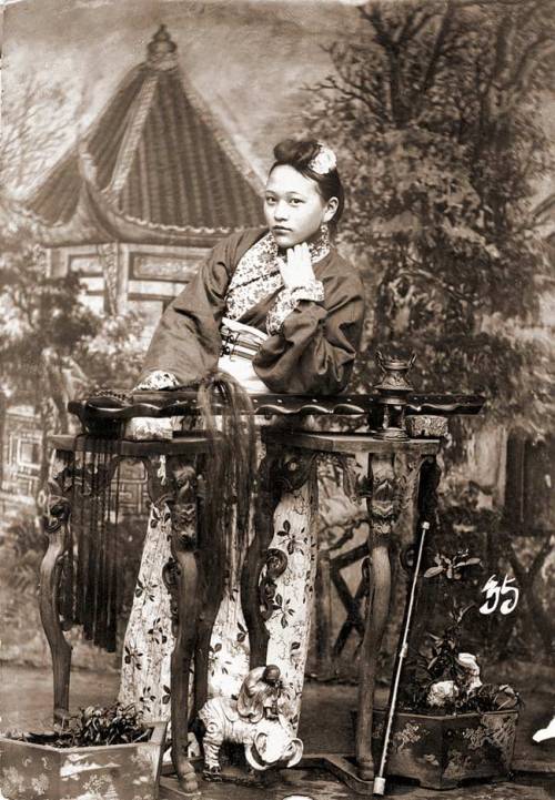 imperialasia: Rare photo of people of early 20th century wearing Han fu (漢服), which was forbidden by