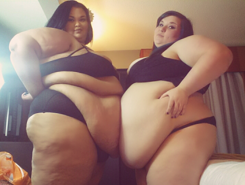 ssbbwkiyomi:  #ssbbw #feedee #hugebelly #ssbbwporn #bbwporn #ssbbwbelly  sooo much belly! 