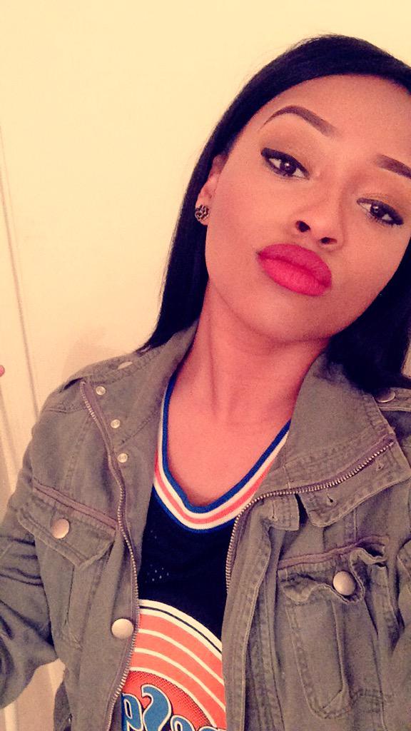 praduhhh:  womenofwildwildwestafrica:  Igbo NigerianIG: @nonnyuzo  🍍🍍🍍