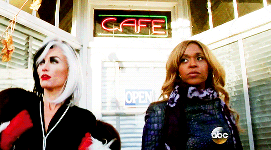 tiaraloveskandlupita:Storybrooke’s new power couple!