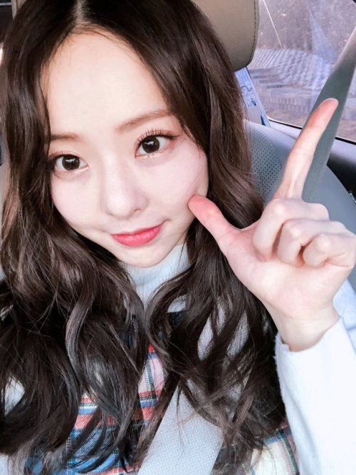 fyloona: 180311 / loonatheworld: Hello, this is black haired #ViVi!Thank you for loving my new 