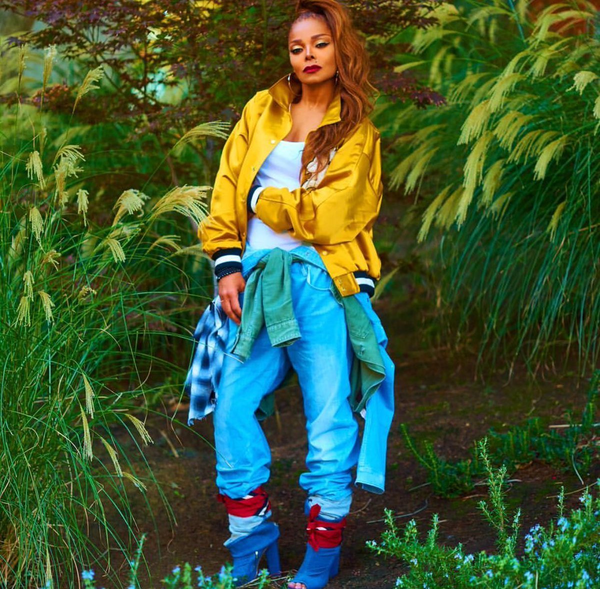 thechanelmuse:  thechanelmuse:Look 👏🏾 At 👏🏾 My 👏🏾 Muva 👏🏾