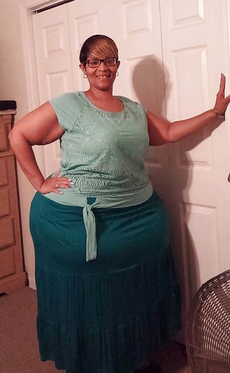 speedygonzalez2:  Super Thick MILF