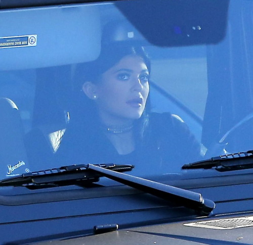  01.16.15: Kylie driving in Calabasas with Tyga 