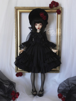 noble-of-shadows:  the-dark-mori-lolita:  deisdollhouse:  &lsquo;Noir&rsquo; (dress, underskirt, bonnet) New OOAK Gothic Lolita outfit for MNF available at https://www.etsy.com/shop/deisdollhouse  Follow me into the woods. A dark mori and lolita fashion