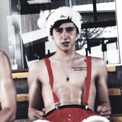 whisles:  arianaggrande-blog: Merry Christmas!  hell yes