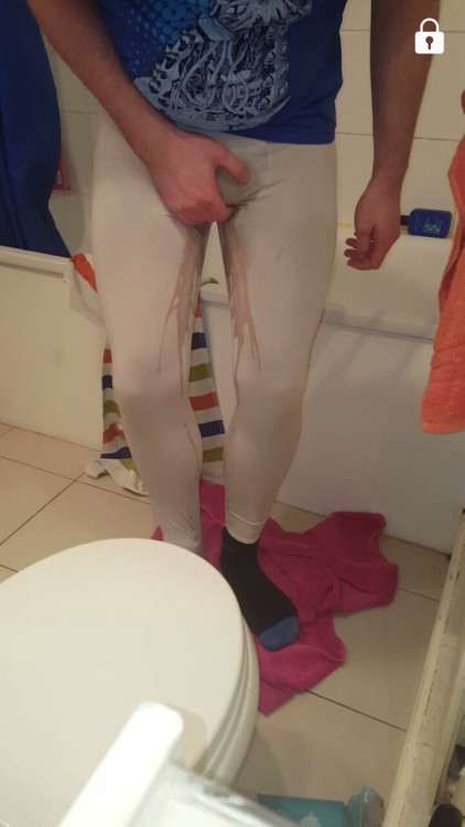 wetandwee:  Today I learnt I can’t make desperation videos. Everything went wrong, so here’s some screens of me holding too long in my longjohns and jockstrap, and then the bath after. 