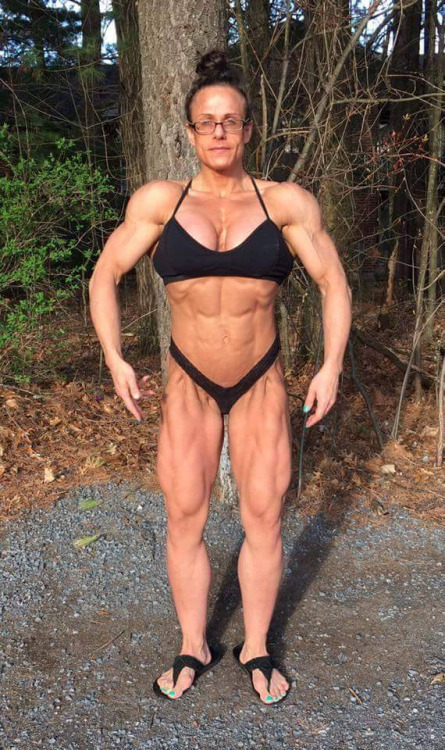 musclegirlsdaily:  Find a hot fuck buddy tonight: http://bit.ly/2ffEnuR
