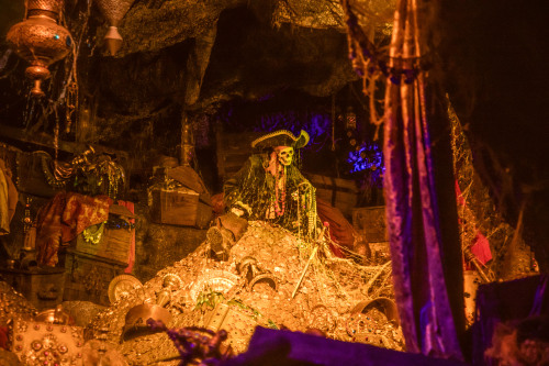black-candi:  pirates of the Caribbean ride at disneyland