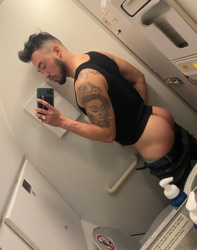 briannieh:Airplane bathroom selfie, flying to New York City 😏 Onlyfans.com/Briannieh