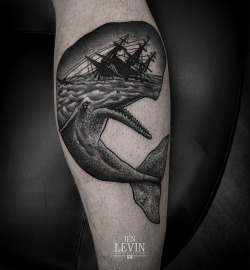 thievinggenius:  Tattoo done by Ien Levin.