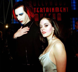 we-are-the-nobodies:  Marilyn Manson and Rose McGowan.