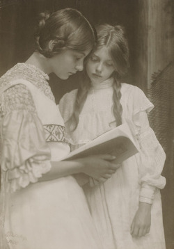 littlevintagedolly: Gertrude and Ursula Falke