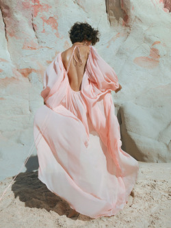 visualjunkee: SAND TALES - model: Ari Westphal - photography: Josepfina Betti - styling: Lucas Baccalão - hair &amp; makeup: Rodrigo Costa - Elle Brazil January 2017  Style Gaze: hues of pinks a colour to embrace for the new year. 