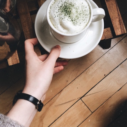 helloancolie:Mocha matcha latte for today’s gray day ☁️