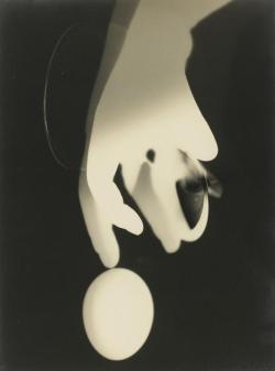 miss-catastrofes-naturales:  Man Ray Rayograph