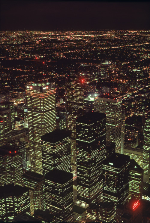 netimu:   Skypod B-slide (in Kodachrome 64) by ageing accozzaglia 
