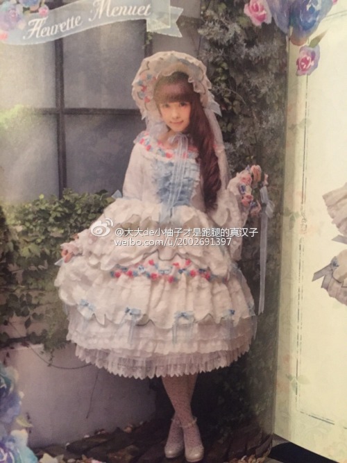 frederica1995:  BTSSB catalogue Credit: http://weibo.com/u/2002691397 Rosa Centifolia 400,000 yenChère princesse, vivez un brillant avenir 340,000 yenLa poupée mariée rêveuse 350,000 yenFleurette Menuet 180,000 yenFlower Secret shoes 14,800 yen 
