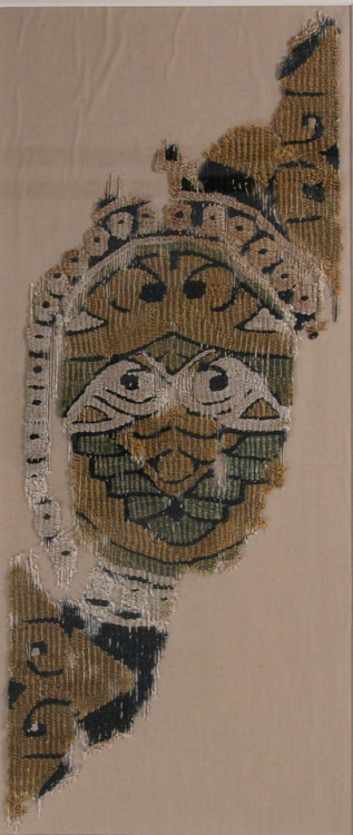Fragment, Islamic ArtMedium: Linen, wool; plain weave, tapestry weaveRogers Fund, 1927 Metropolitan 