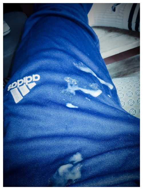 tn-addict44:  NuTtInG oN mY fAv’ BlUe AdIdAs TrAcKiEs In My WhItE aNd Black AdIdAs OrIgInAlS s
