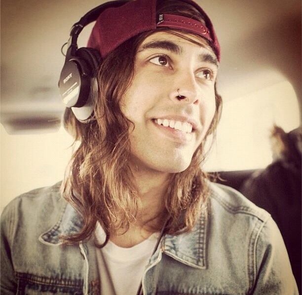 jess-davies-things:  Vic Fuentes being a cute little fuck.