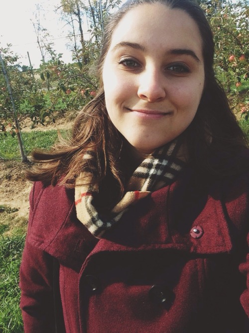 danascvllys:apple picking and chill