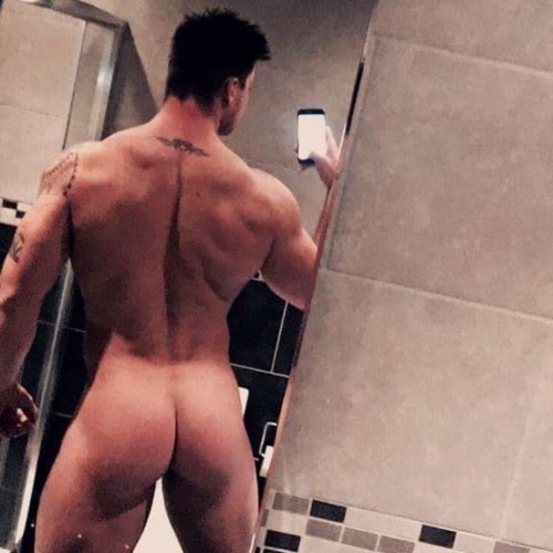 Hot Hunks & Big Bubble Butts 2.0