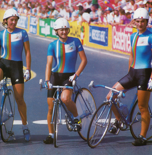 cadenced:

Italian team members at the 1987 UCI World Championships in Villach, Austria found on Anders’ Flickr stream. #villach#velo#velodromo#velodrome#bici fissa#bici#fixed#fixieporn#vintage