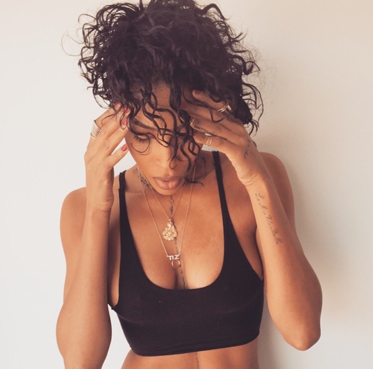 bombshellssonly:  @tlasza 
