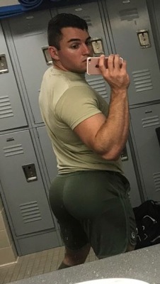 BubblEASSDudes🍑35k.followers for the love of Ass