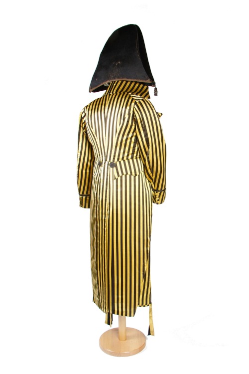 laissezferre: valdsbejakande: fripperiesandfobs: Incroyable suit, late 1790’s From Bonham&rsqu