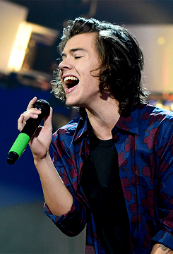 Porn Pics mr-styles:  One Direction performs onstage