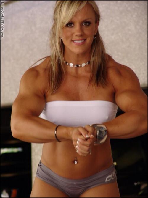 loveoffemalemuscle:  Cindy Phillips - off season sexiness  Would love to smash this goddess