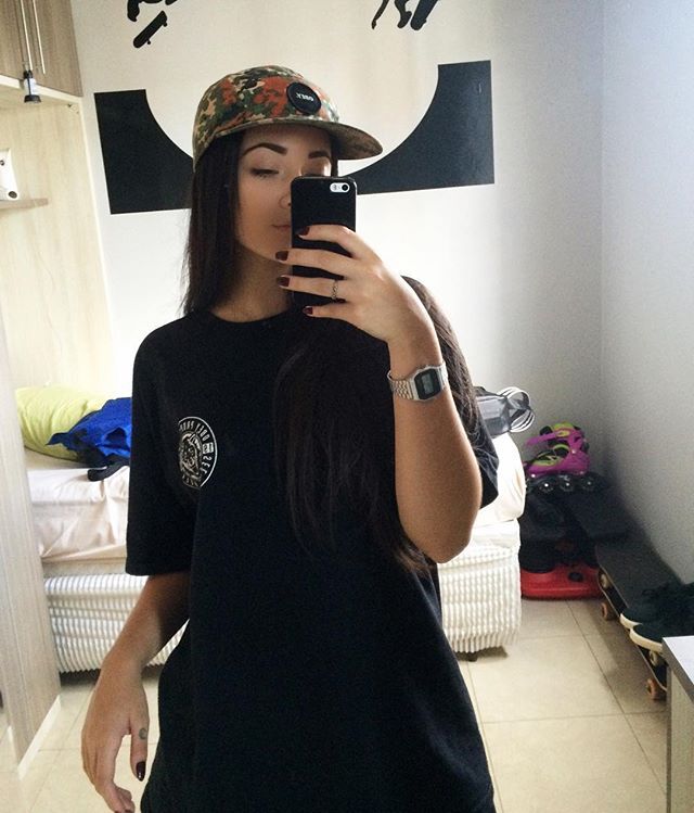 Ela é mulher com marra de menina