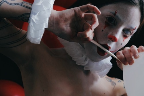 camdamage:  Come one, come all!  Bear witness, be shocked, be awed!  cam damage by self[more here]
