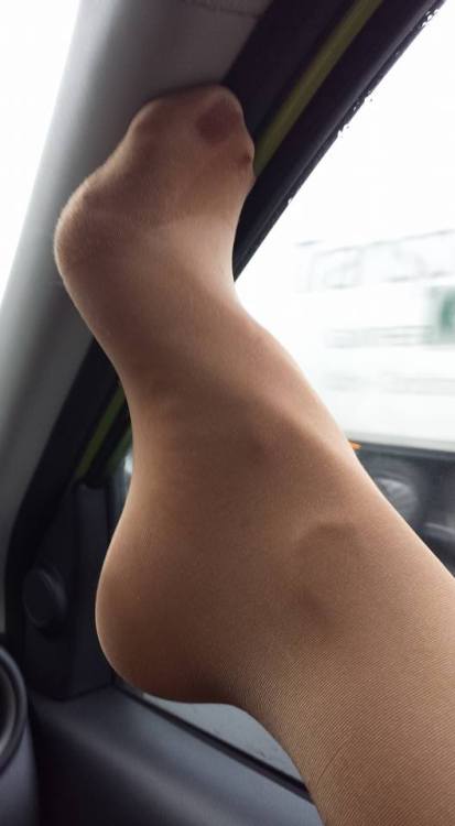 http://tights-details.tumblr.com/post/139907125528