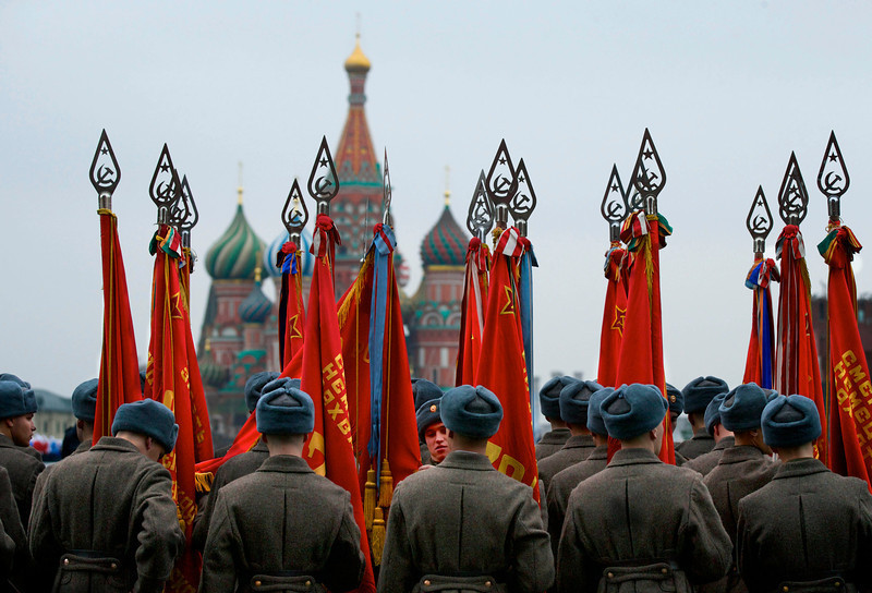 fuldagap:  Russian soldiers in Red Square dressed in Red Army uniforms to commemorate