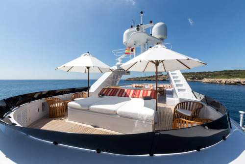 Tugatsu, A Luxury Feadship Motor Yacht with Japanese SensibilitiesState of the art entertainment mee