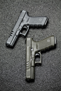 bryantbaxter:  Custom Glocks.