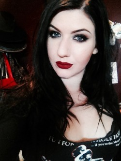 toolonginwonderland:  Vampire makeup today. 